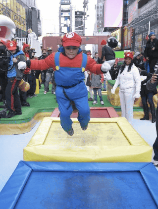 ジョン・ボン・ジョヴィ家族も登場の「スーパーマリオ３Ｄランド」の北米の発売イベントのアトラクション